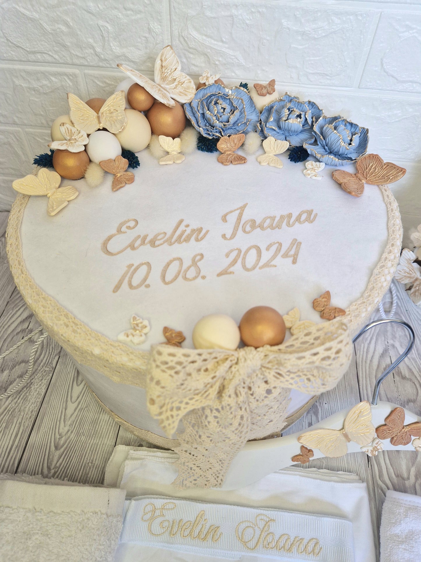 Trusou personalizat + Cutie cu tematica Bujori cu Fluturi - MiLuna Handmade