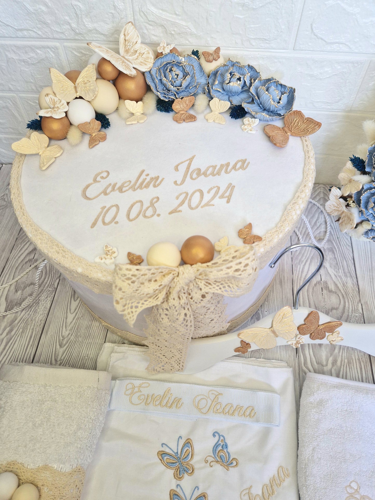 Trusou personalizat + Cutie cu tematica Bujori cu Fluturi - MiLuna Handmade