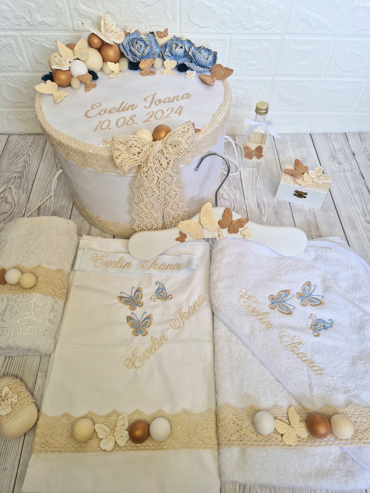 Trusou personalizat + Cutie cu tematica Bujori cu Fluturi - MiLuna Handmade