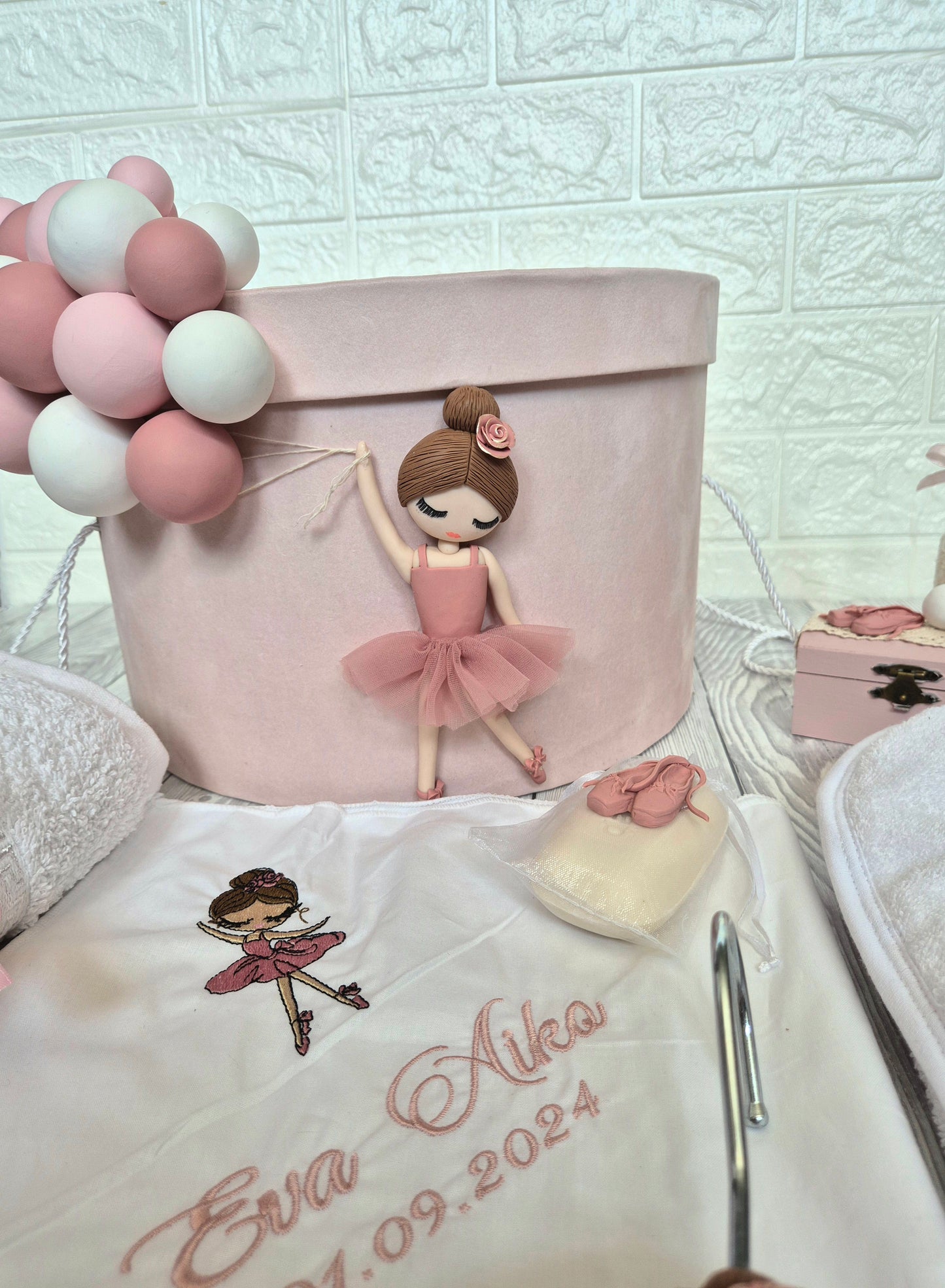Trusou personalizat + Cutie cu tematica Balerina cu Baloane - MiLuna Handmade