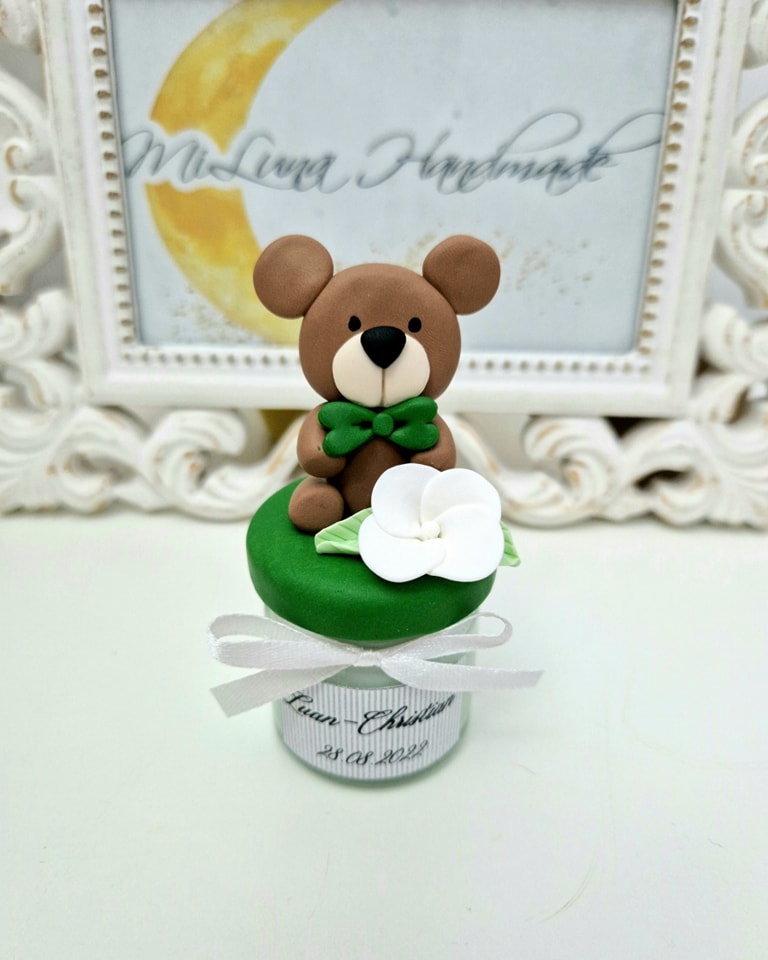 Marturie pentru botez lumanare din ceara - Ursulet Cu Papion Verde - MiLuna Handmade