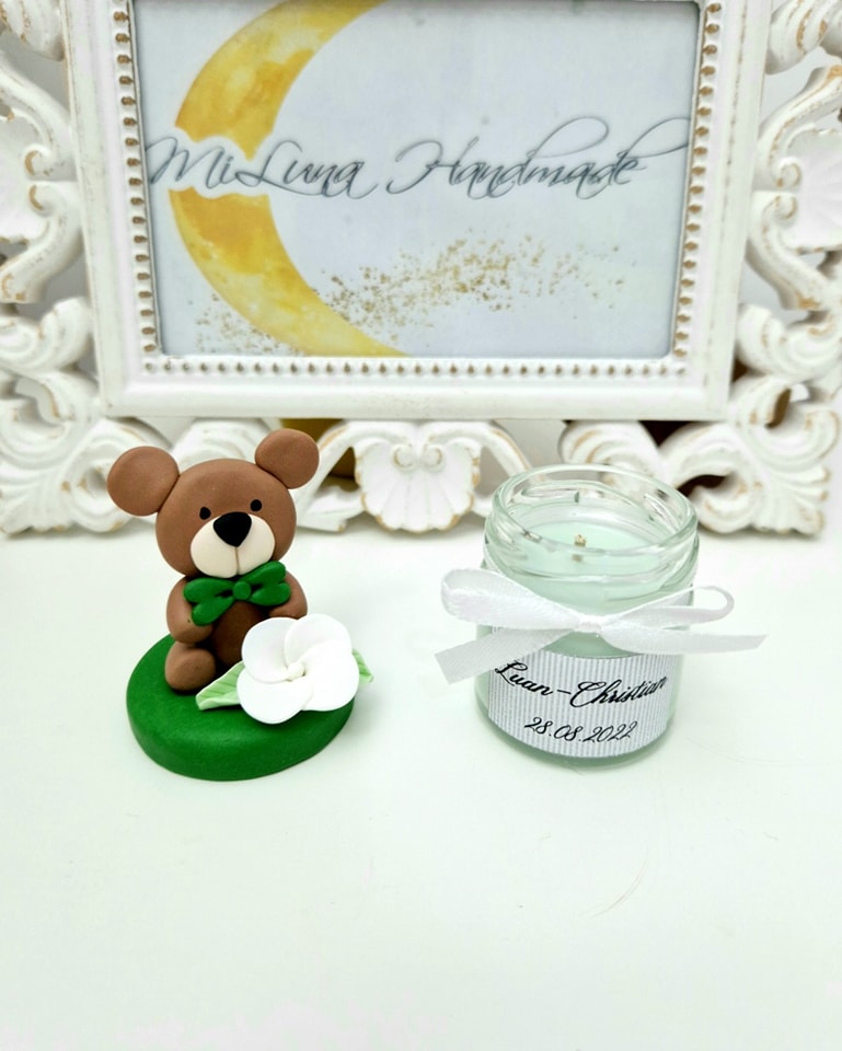Marturie pentru botez lumanare din ceara - Ursulet Cu Papion Verde - MiLuna Handmade
