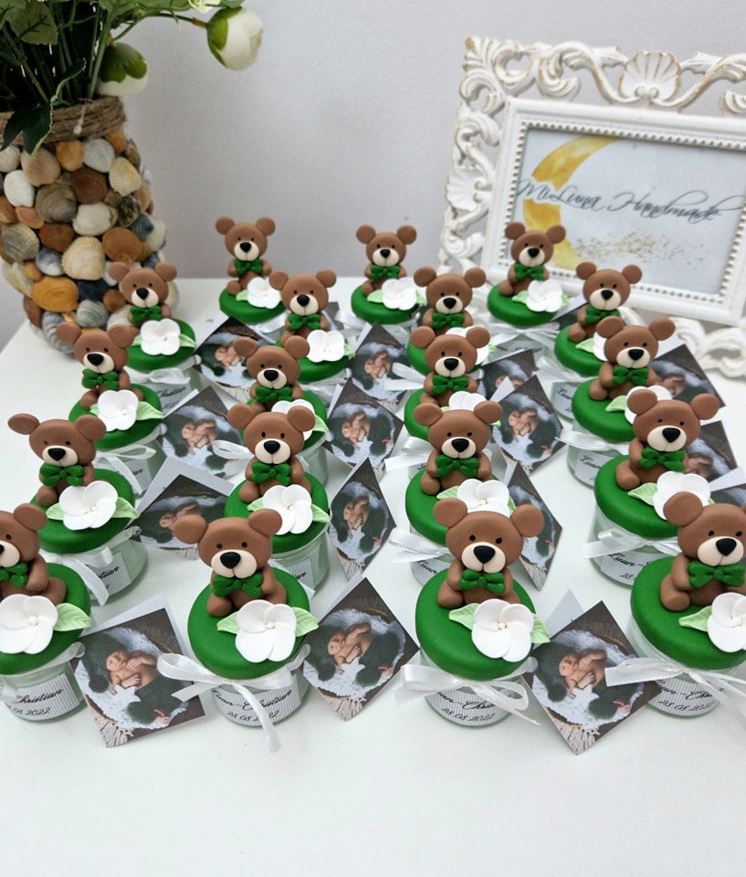 Marturie pentru botez lumanare din ceara - Ursulet Cu Papion Verde - MiLuna Handmade