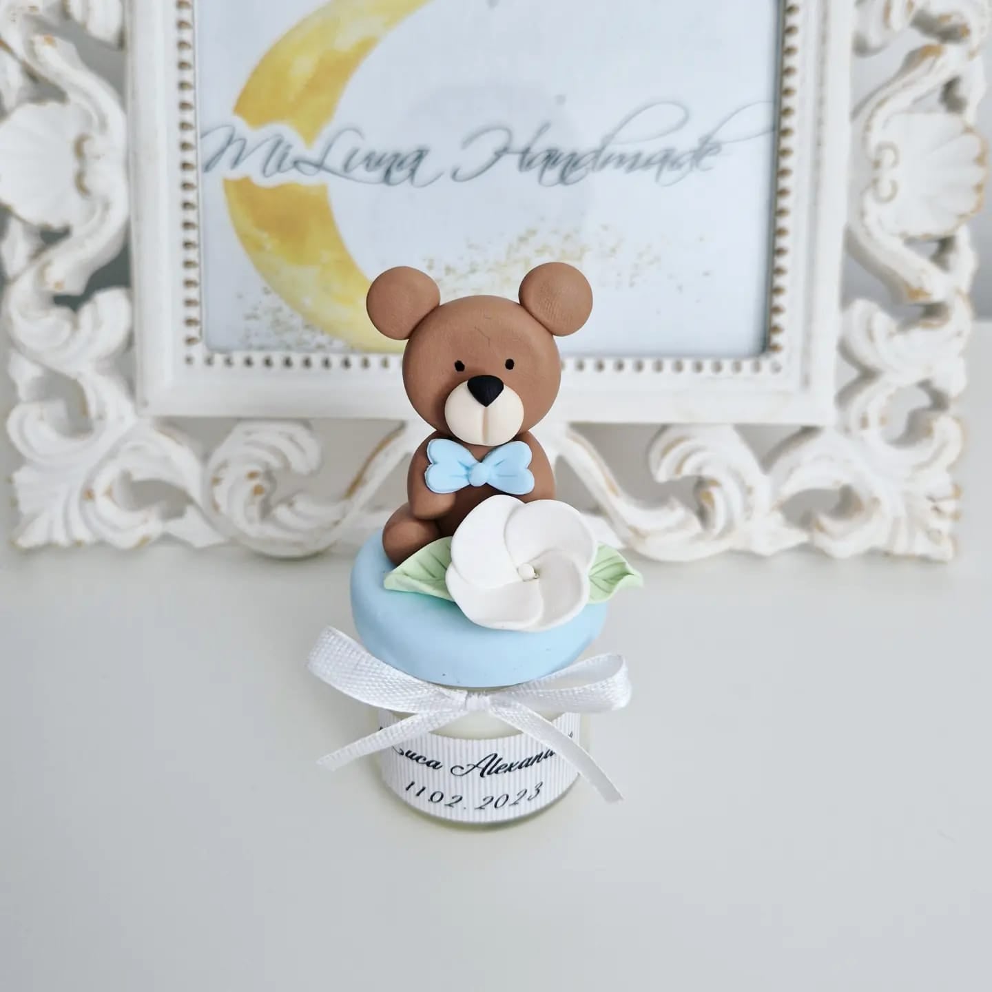 Marturie pentru botez lumanare din ceara -Ursulet Cu Papion Bleu - MiLuna Handmade