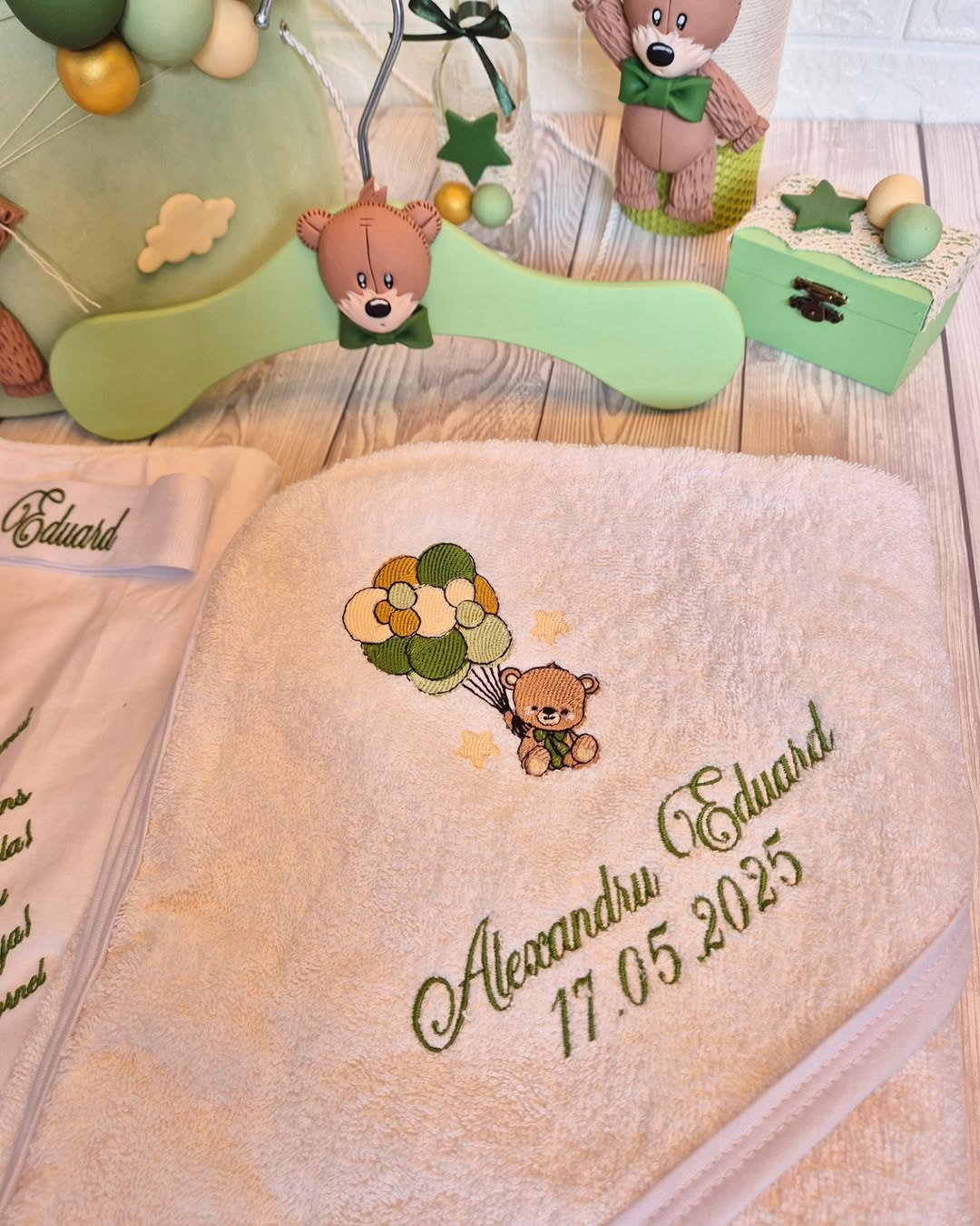 Trusou personalizat + Cutie cu tematica Teddy Bear Verde Fistic