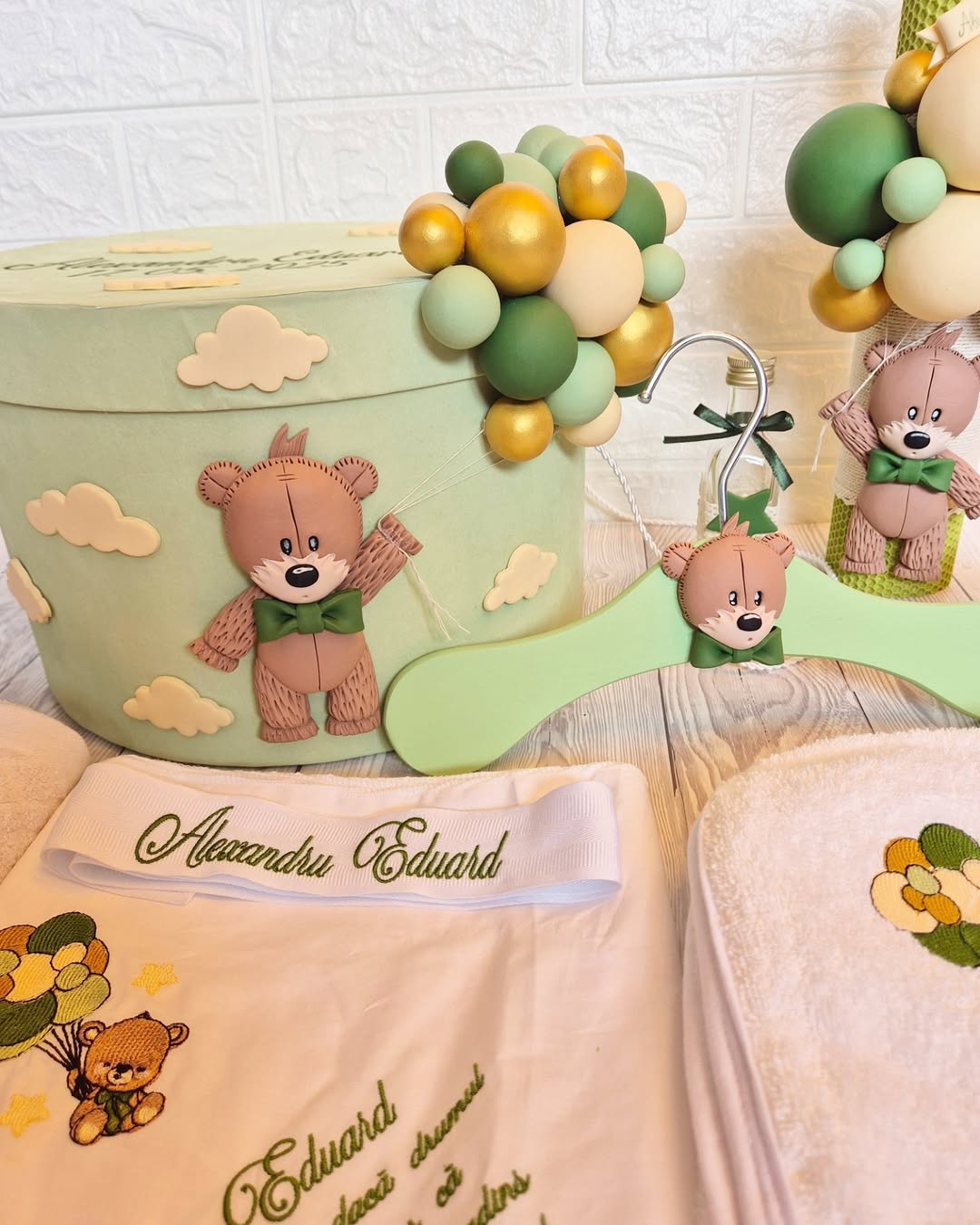Trusou personalizat + Cutie cu tematica Teddy Bear Verde Fistic