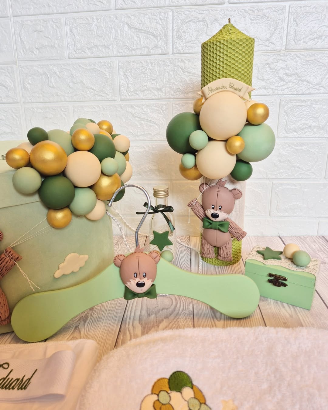 Trusou personalizat + Cutie cu tematica Teddy Bear Verde Fistic