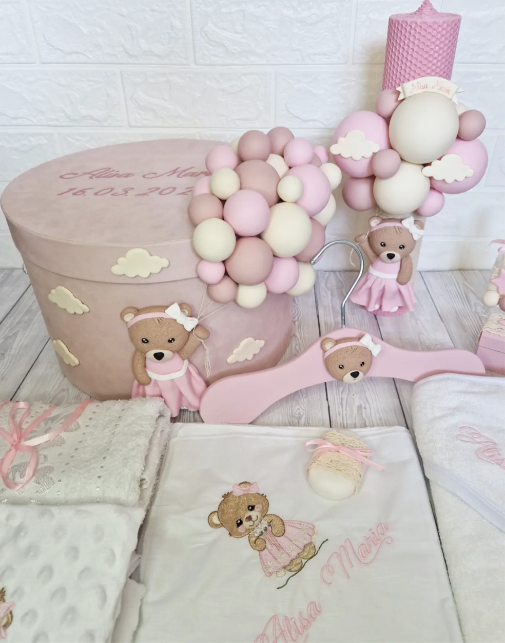 Trusou personalizat + Cutie cu tematica Ursulet cu rochita roz si Baloane - MiLuna Handmade