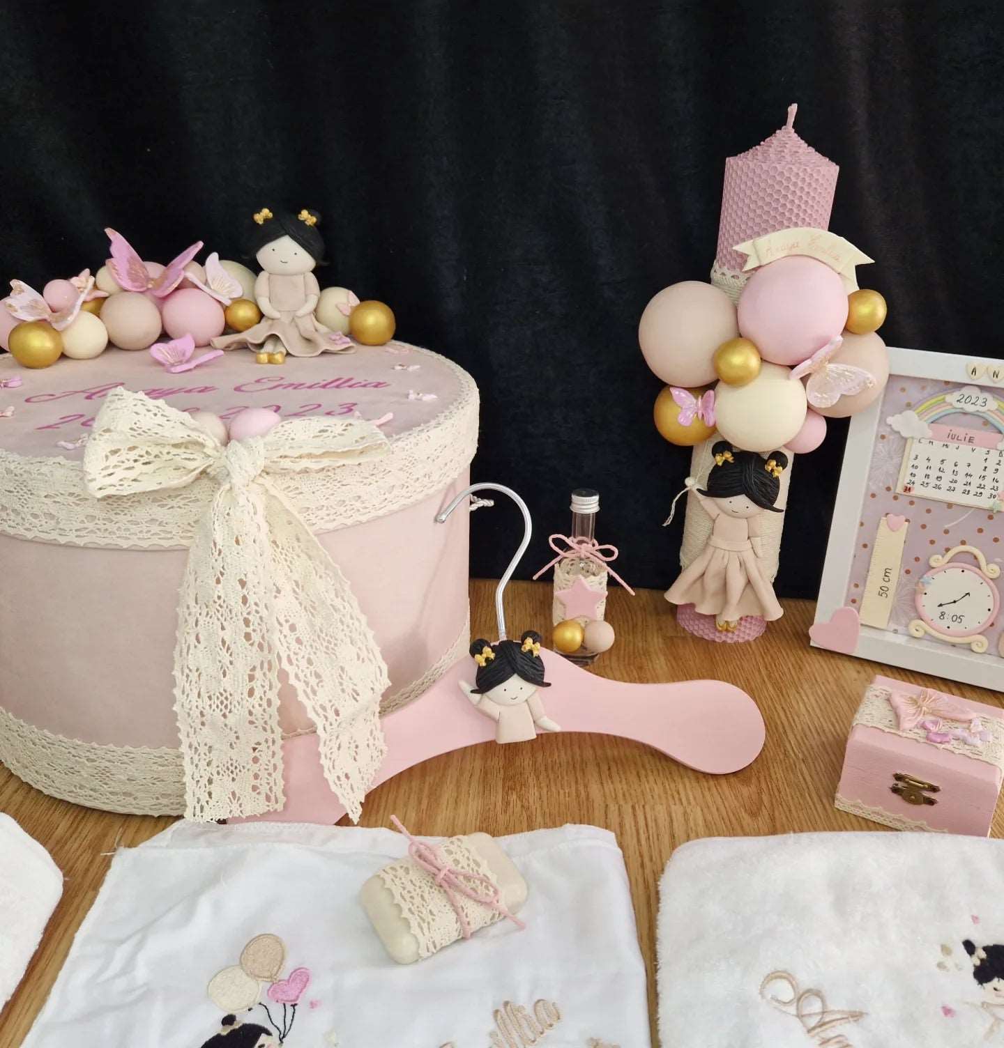 Trusou personalizat + Cutie Fetita cu codite si fluturasi - MiLuna Handmade