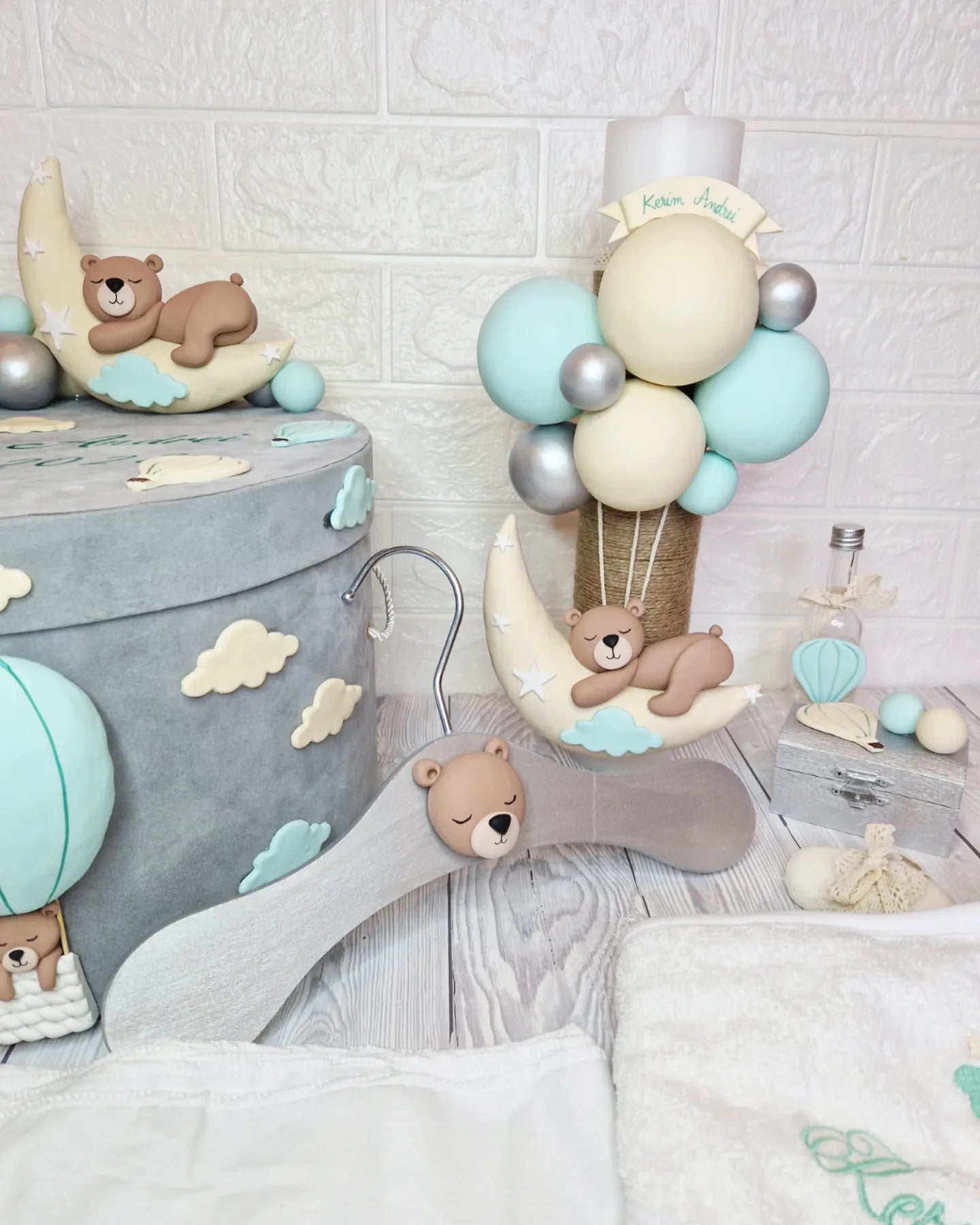 Trusou personalizat + Cutie cu tematica Ursulet pe Luna, verde menta - MiLuna Handmade