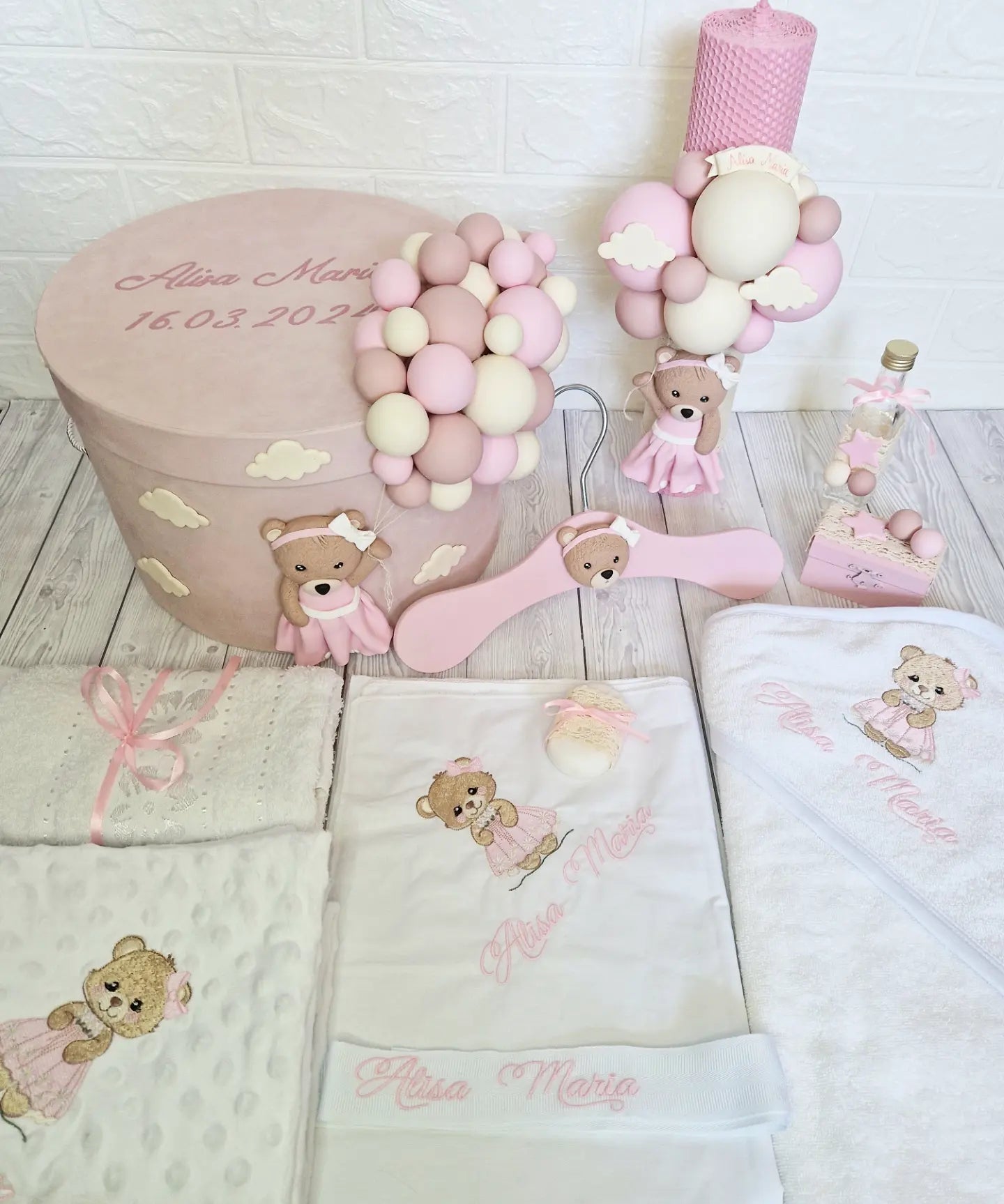 Trusou personalizat + Cutie cu tematica Ursulet cu rochita roz si Baloane - MiLuna Handmade