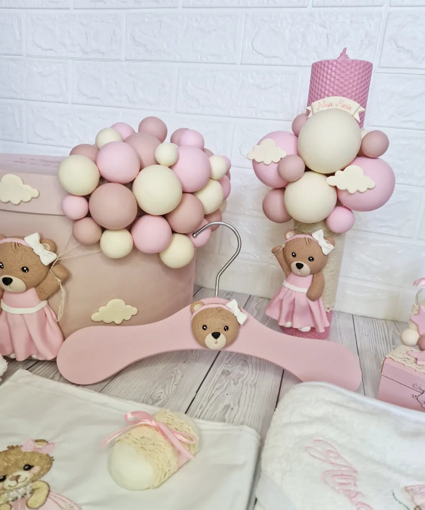 Trusou personalizat + Cutie cu tematica Ursulet cu rochita roz si Baloane - MiLuna Handmade