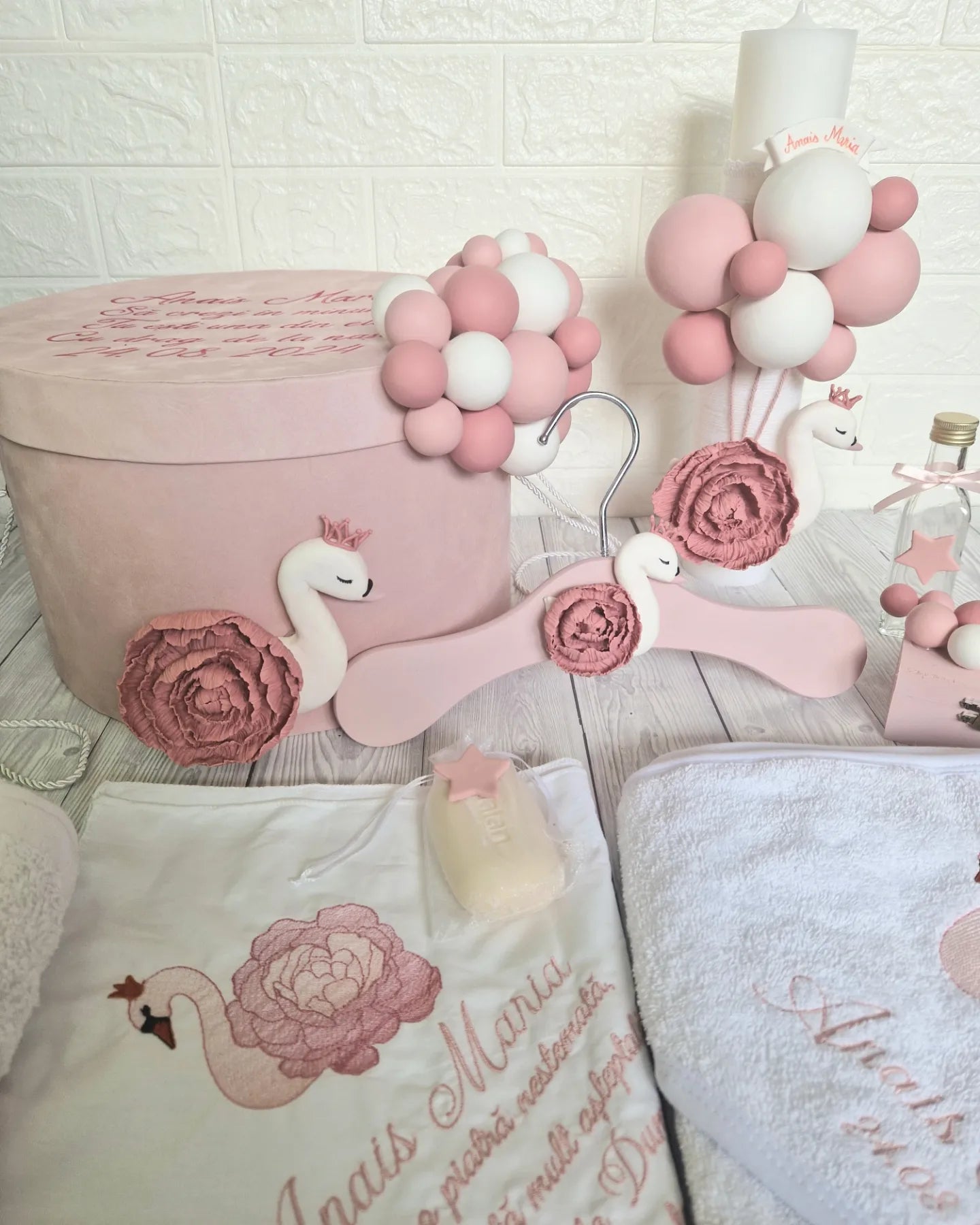 Trusou personalizat + Cutie cu tematica Lebada cu Bujor - MiLuna Handmade