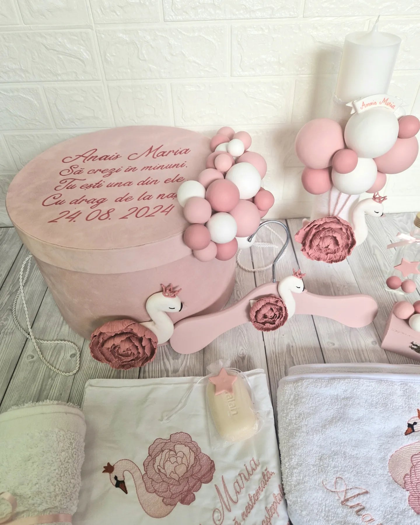 Trusou personalizat + Cutie cu tematica Lebada cu Bujor - MiLuna Handmade