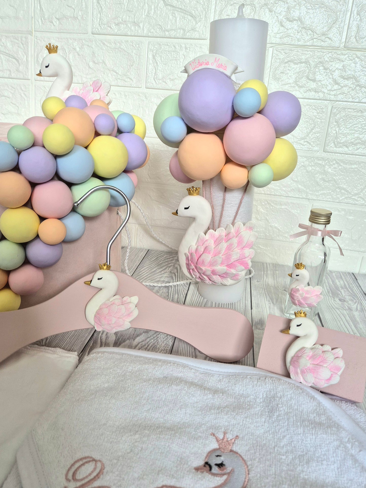Trusou personalizat + Cutie cu tematica Lebada Multicolor