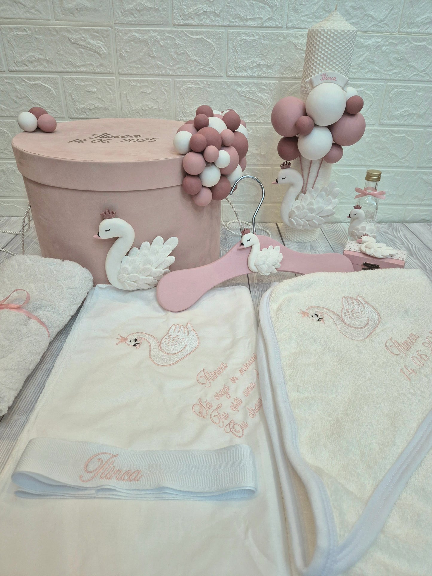 Trusou personalizat + Cutie cu tematica Lebada Alba