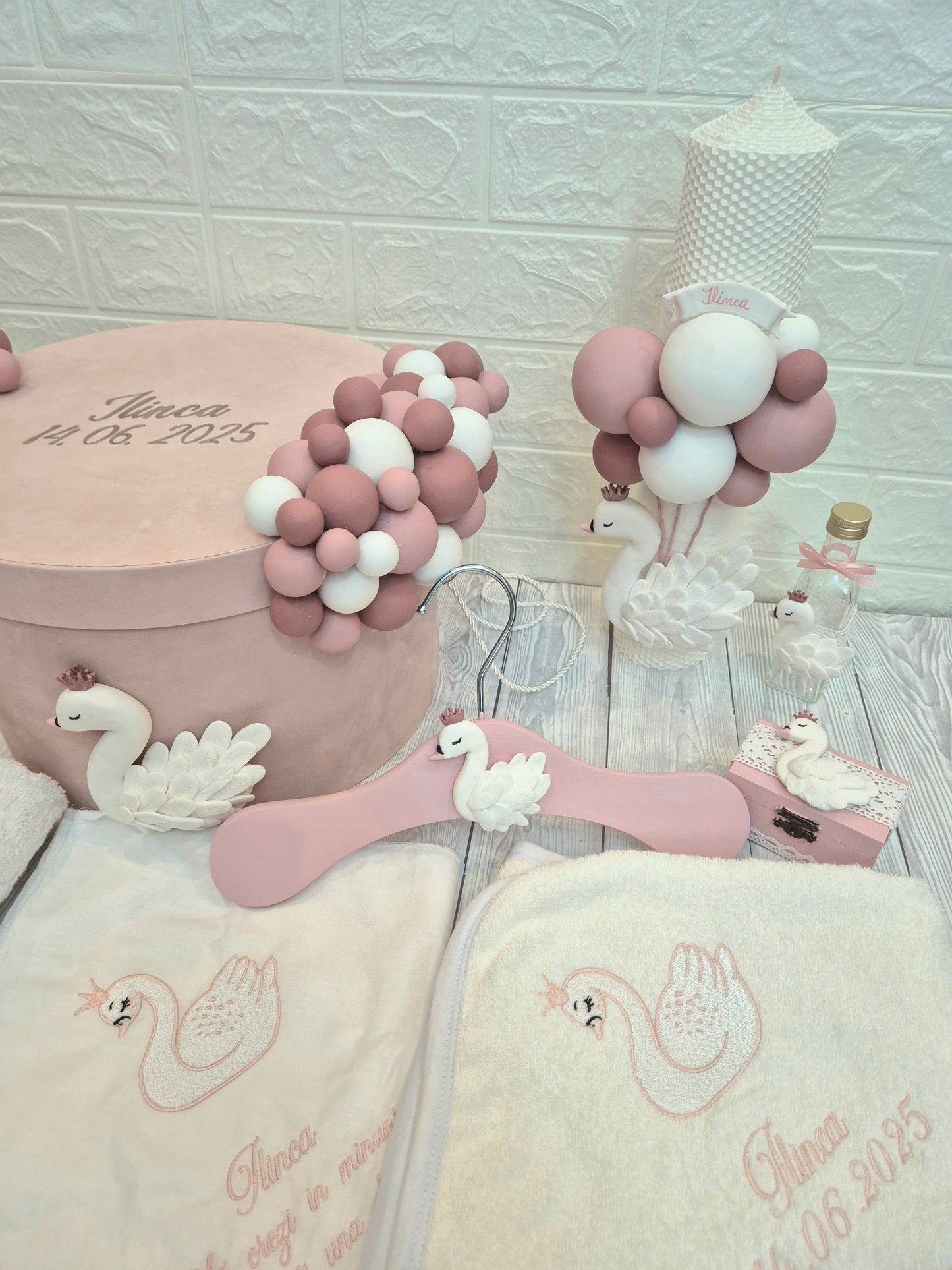 Trusou personalizat + Cutie cu tematica Lebada Alba