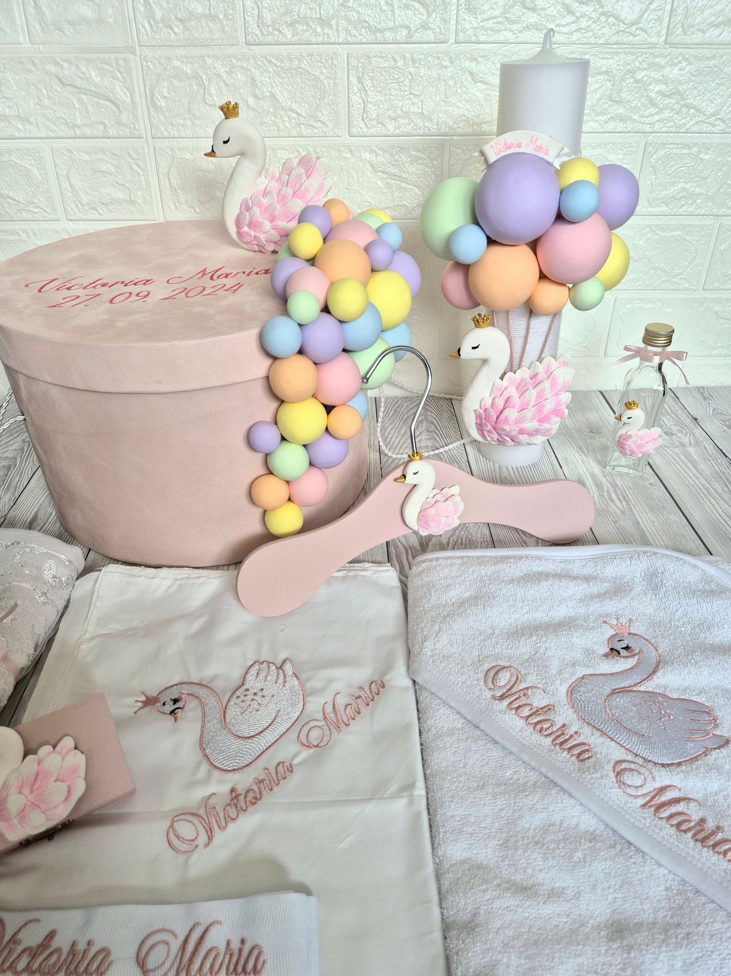 Trusou personalizat + Cutie cu tematica Lebada Multicolor