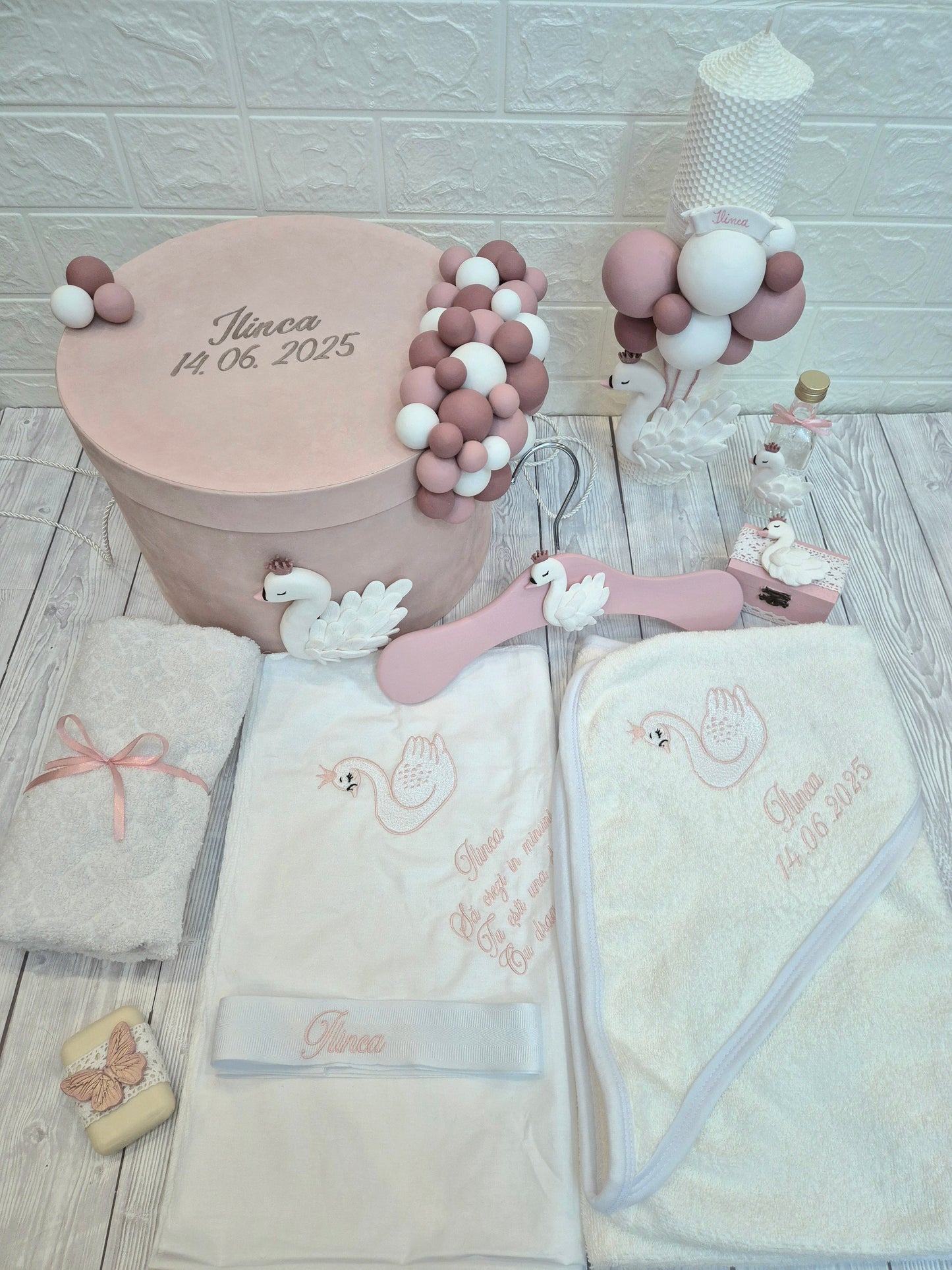 Trusou personalizat + Cutie cu tematica Lebada Alba