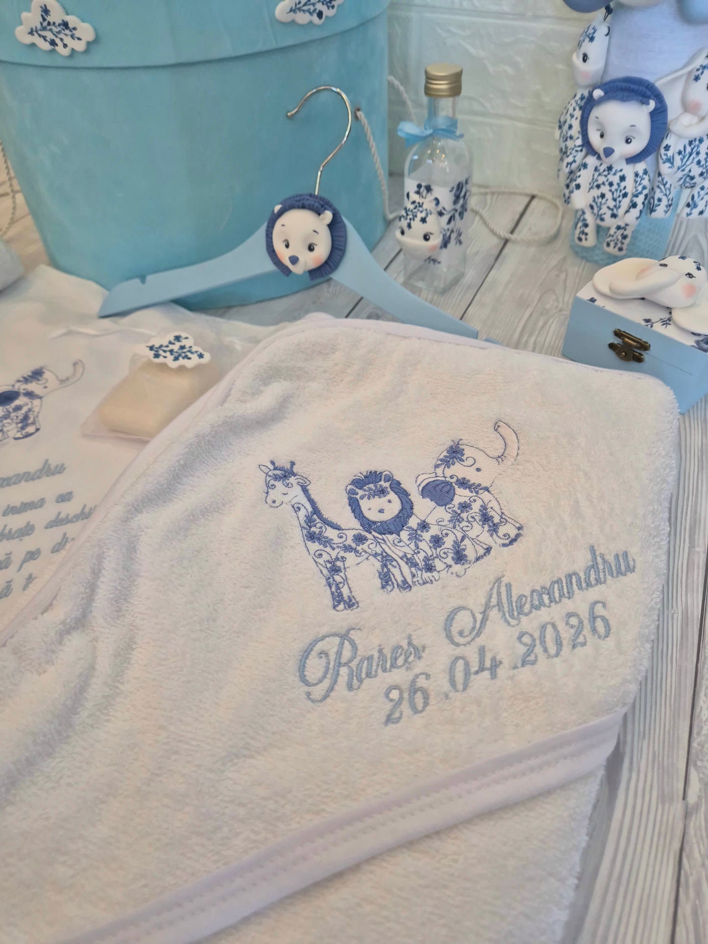 Trusou personalizat + Cutie cu tematica Safari blue - MiLuna Handmade
